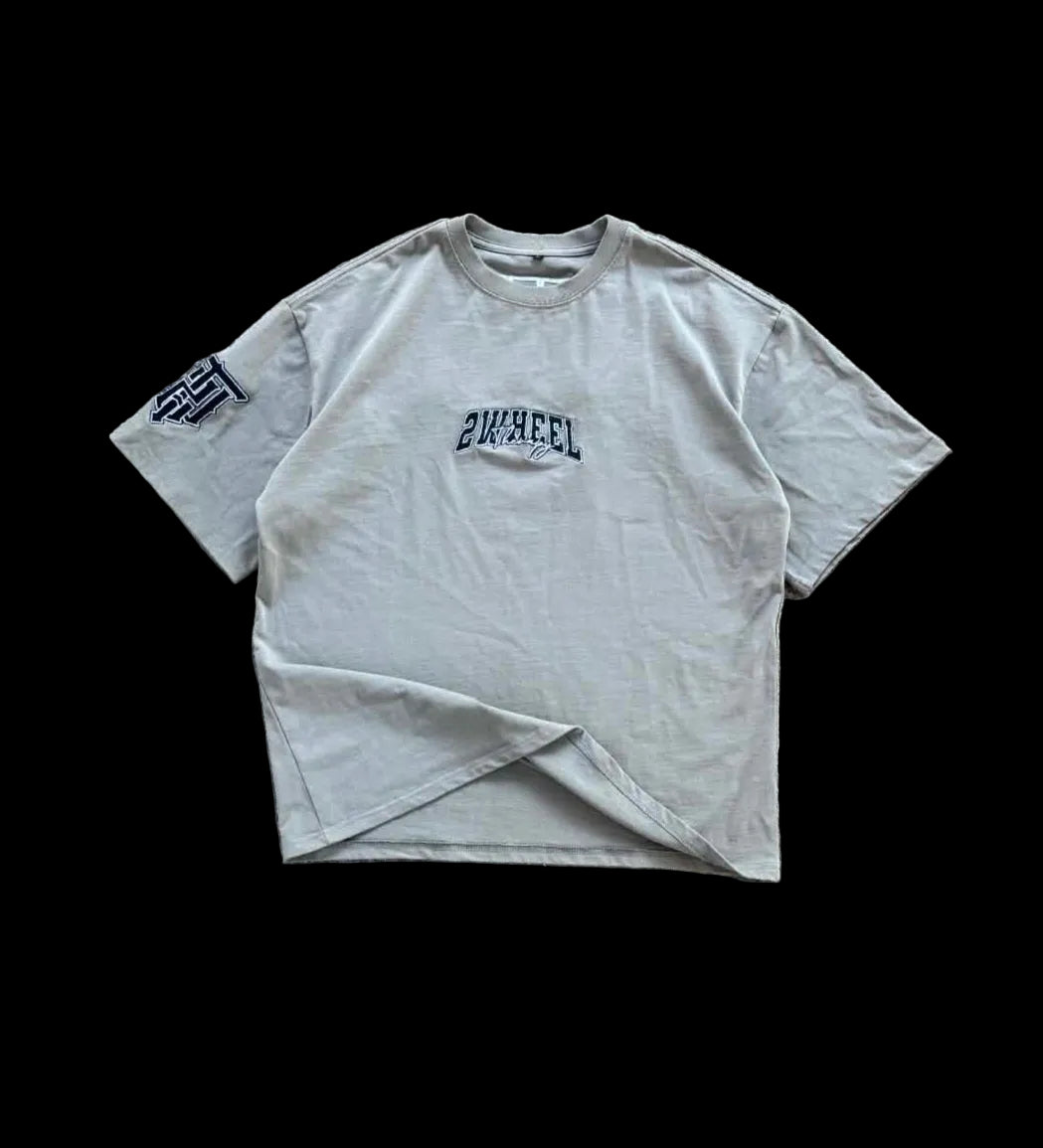 STATEMENT TEE WARM GRAY/BLACK